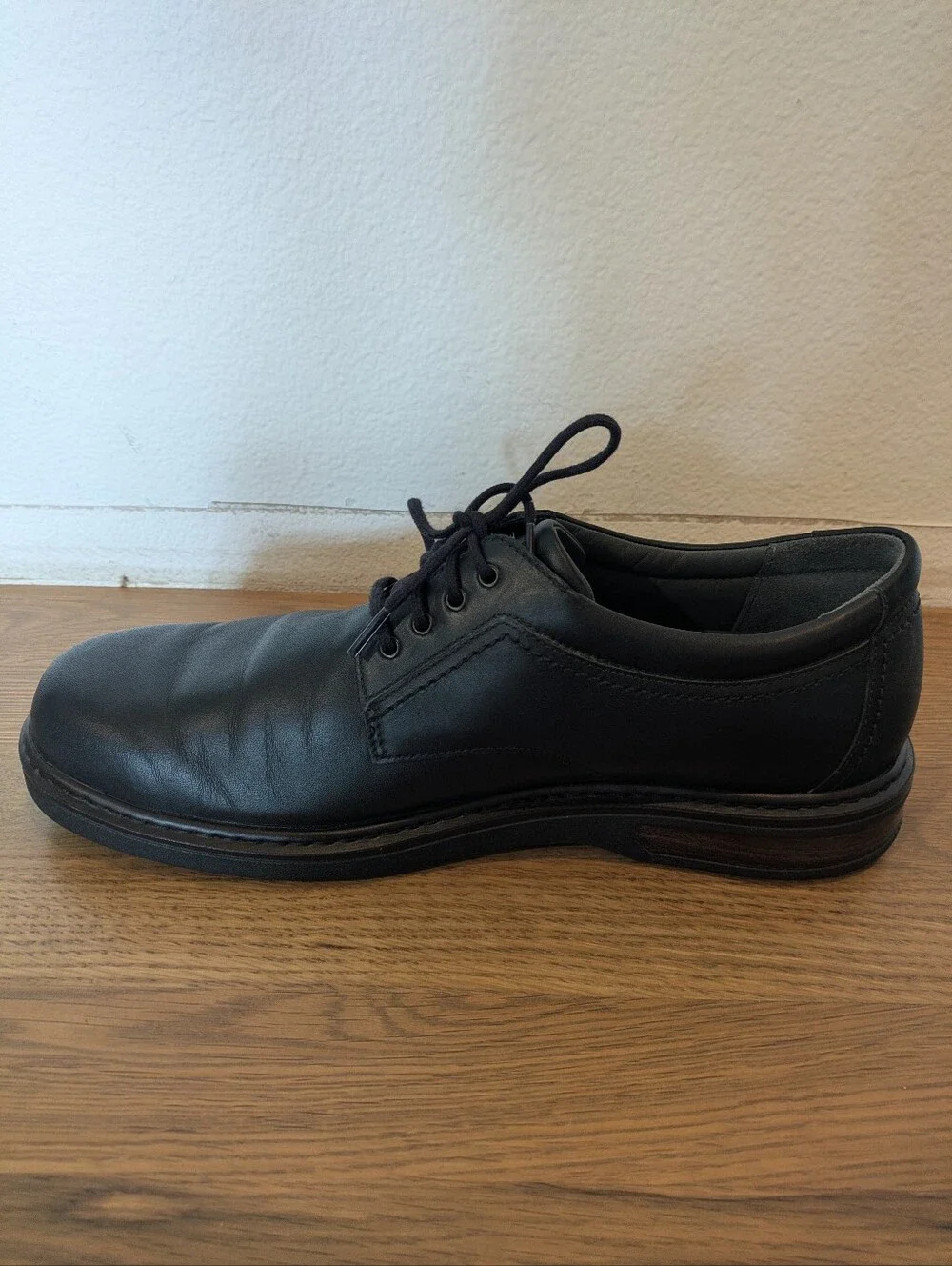 SAS timeless black